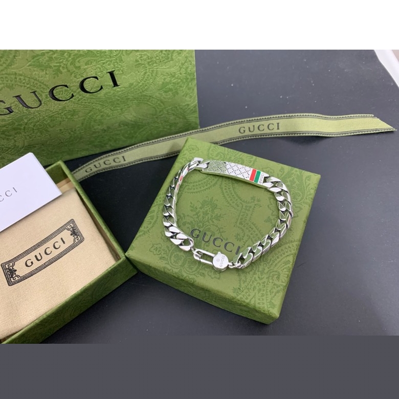 G*u*i bracelets